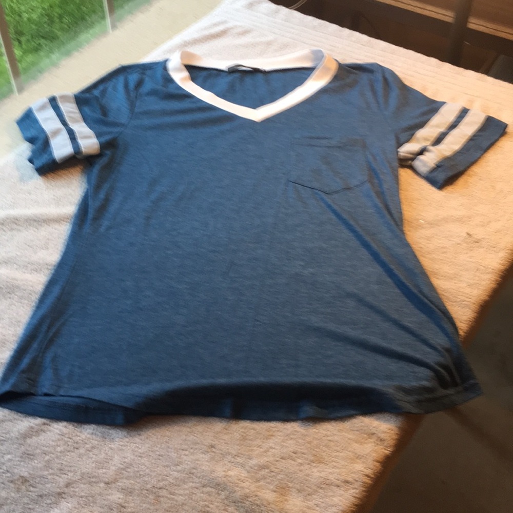 Barely worn idarton tee